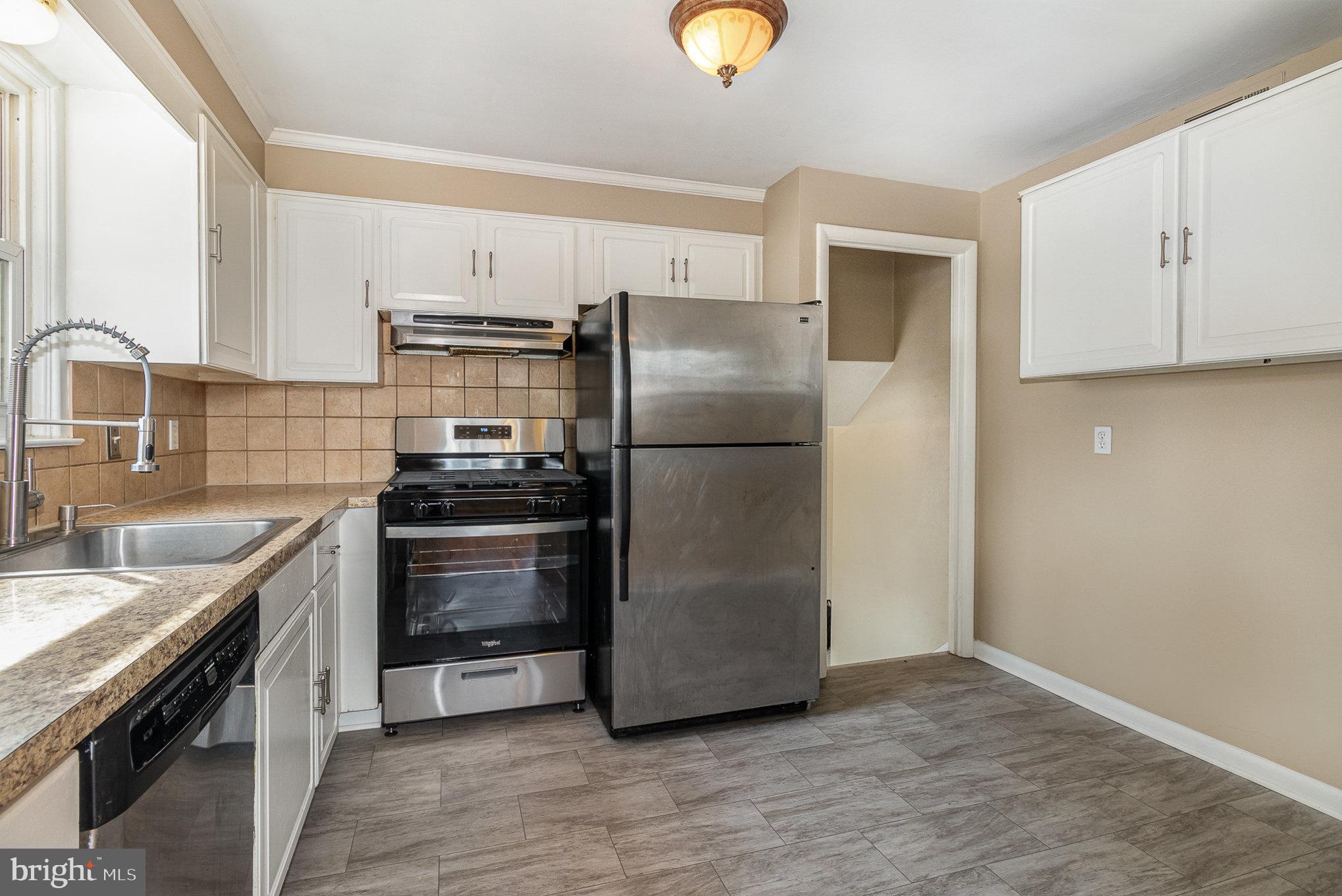Kitchen with plenty of cabinet space