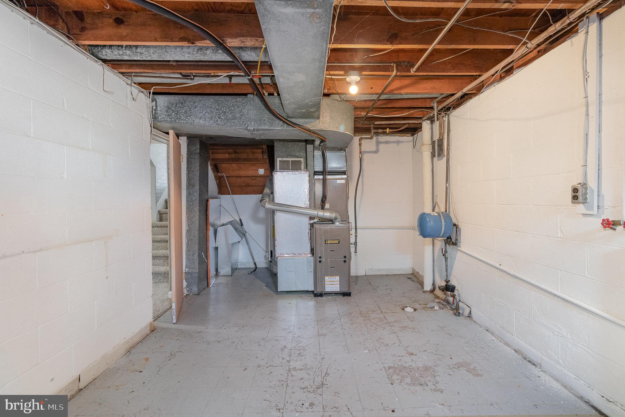 2540 Raleigh Drive York, PA 17402 - Photo 23 of 37 Utility room with extra storage
