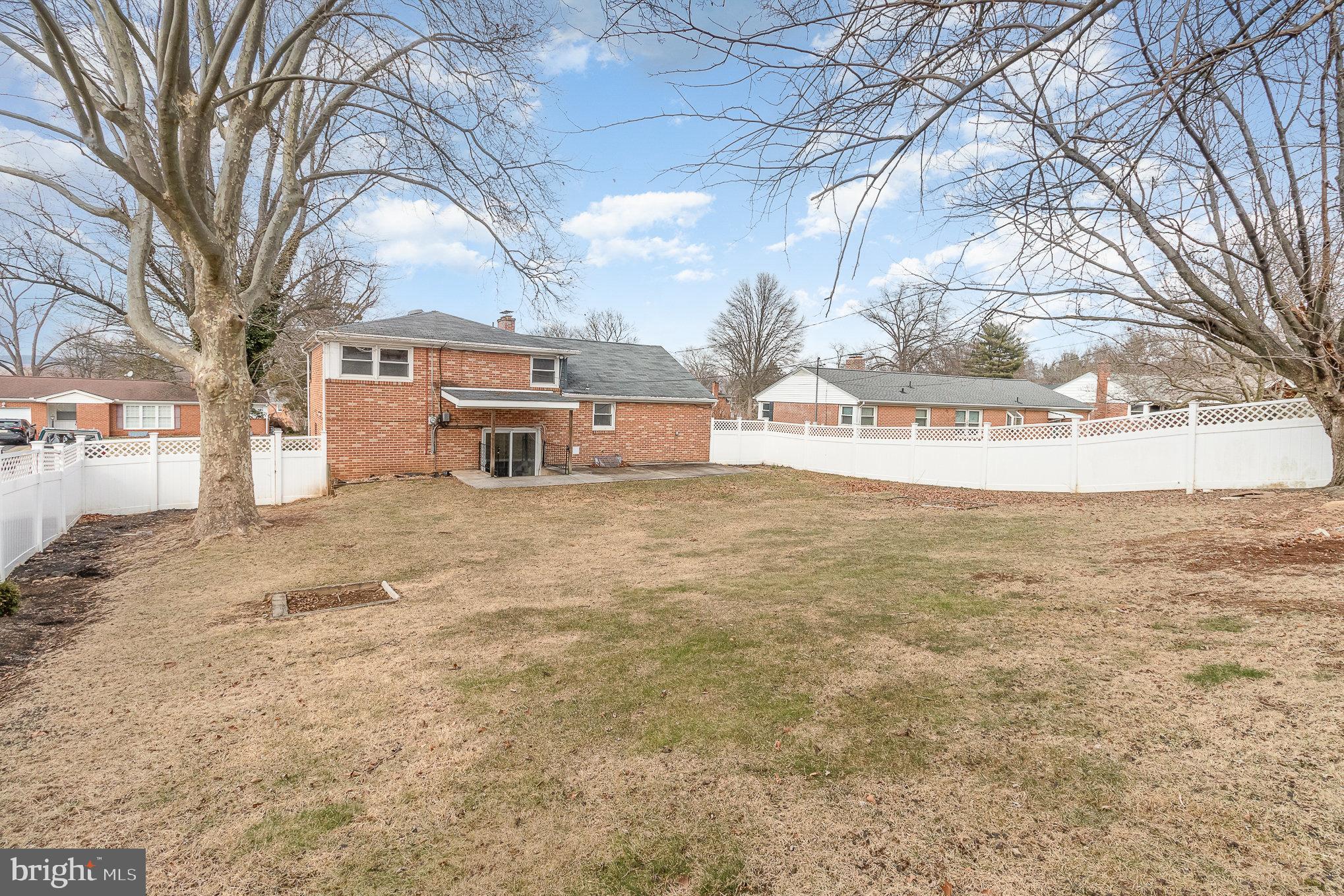 2540 Raleigh Drive York, PA 17402 - Photo 25 of 37 Level back yard w horse shoe pits