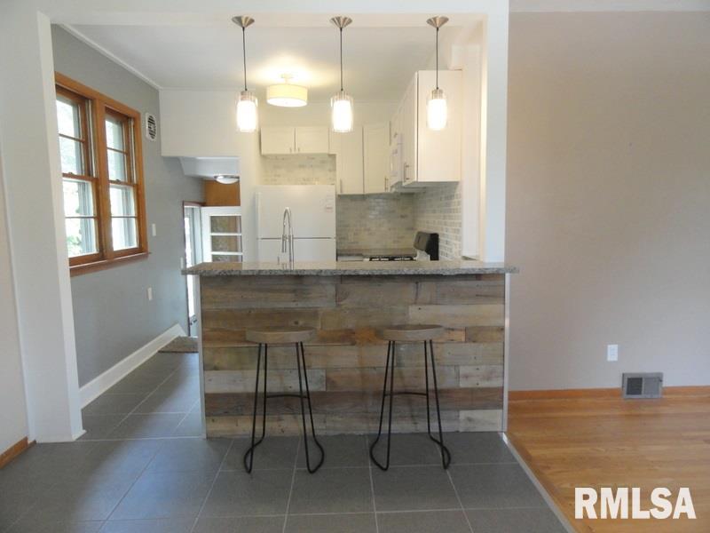 2508 Middle Road Davenport, IA 52803 - Photo 4 of 14 Gallery Image 4
