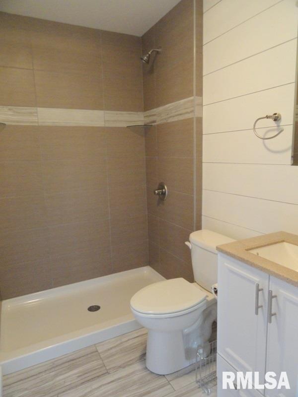 2508 Middle Road Davenport, IA 52803 - Photo 8 of 14 Gallery Image 8