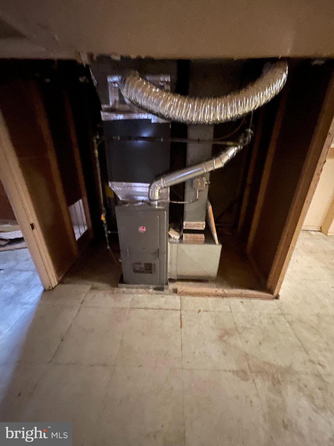 5110 Plymouth Road Baltimore, MD 21214 - Photo 15 of 19 A/C Unit Inside