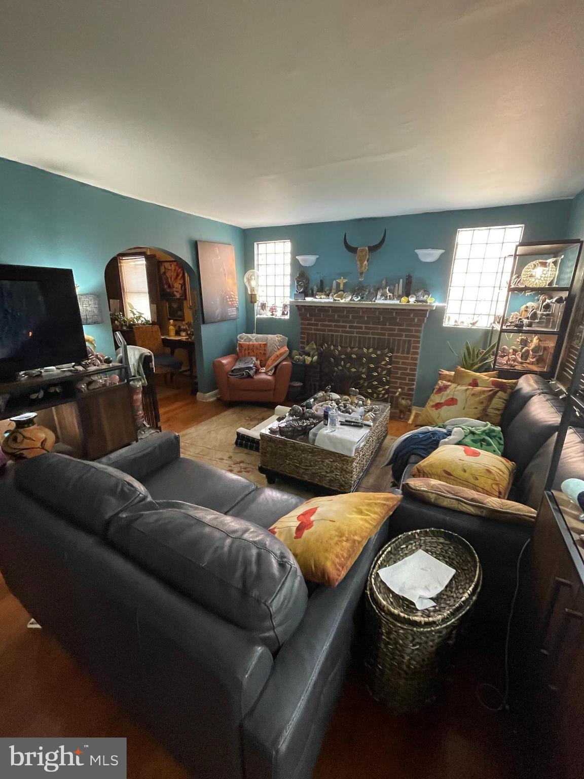 5110 Plymouth Road Baltimore, MD 21214 - Photo 2 of 19 Living Room
