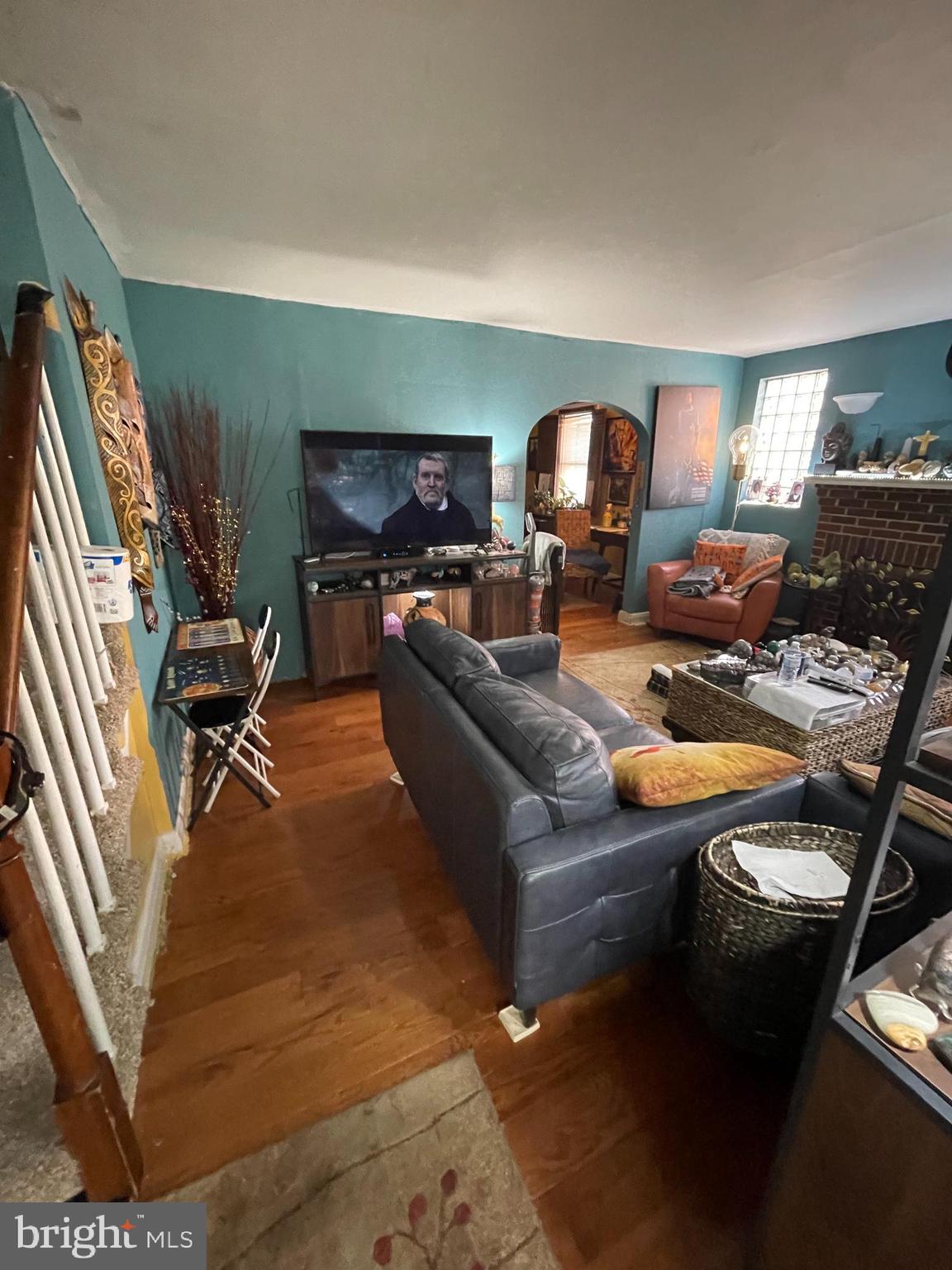 5110 Plymouth Road Baltimore, MD 21214 - Photo 3 of 19 Living Room