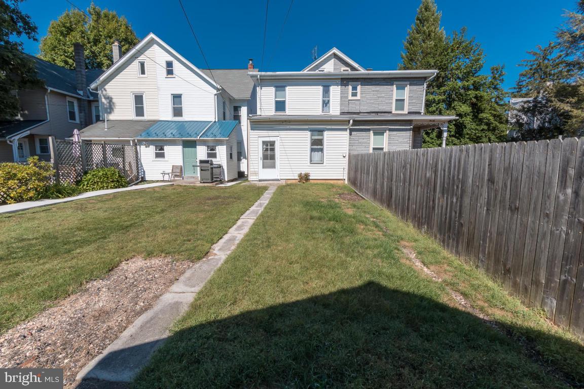 216 East New Street Lititz, PA 17543 - Photo 4 of 23