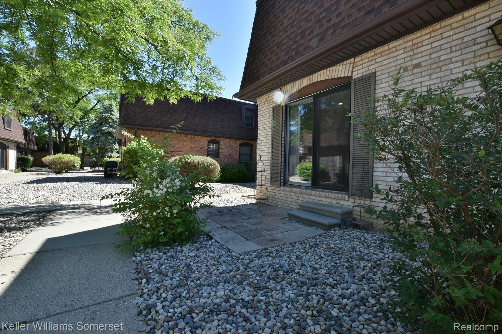 5075 Crooks Road, Unit 12 Royal Oak, MI 48073 - Photo 20 of 22 Clean and charming condo complex