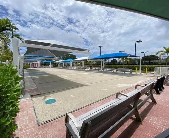a view of a tennis court