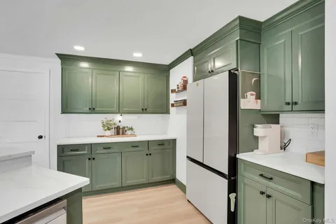$1,099,000 | 3 Moor Lane, Patchogue, NY 11772