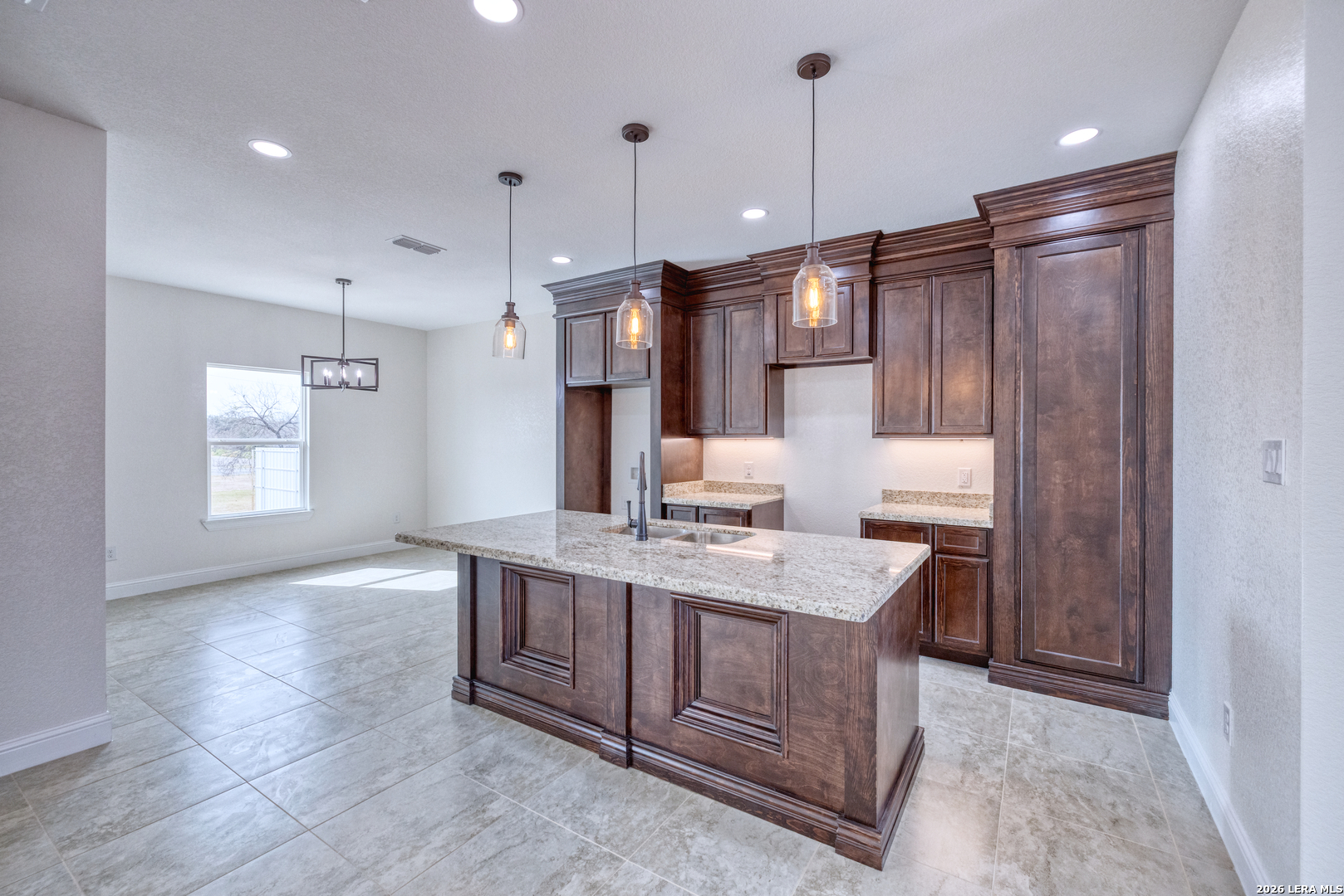 207 Riverside Drive Uvalde, TX 78801 - Photo 8 of 37 Gallery Image 8