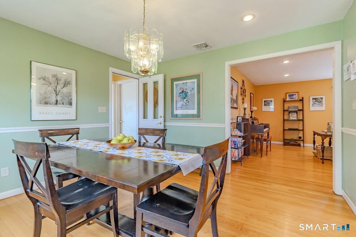220 Oak Ridge Road Stratford, CT 06614 - Photo 11 of 40
