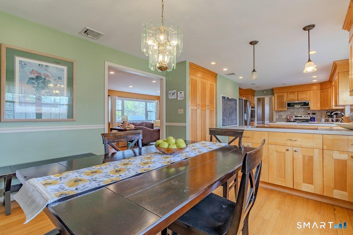 220 Oak Ridge Road Stratford, CT 06614 - Photo 12 of 40