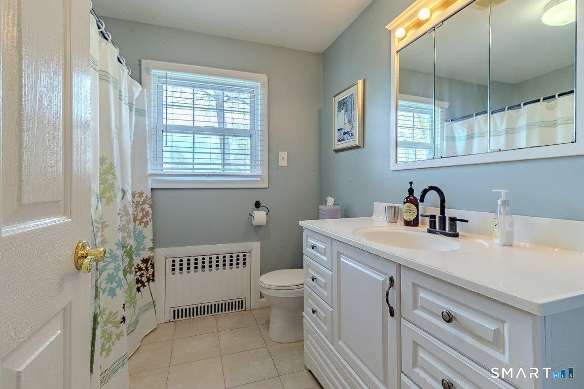 220 Oak Ridge Road Stratford, CT 06614 - Photo 19 of 40