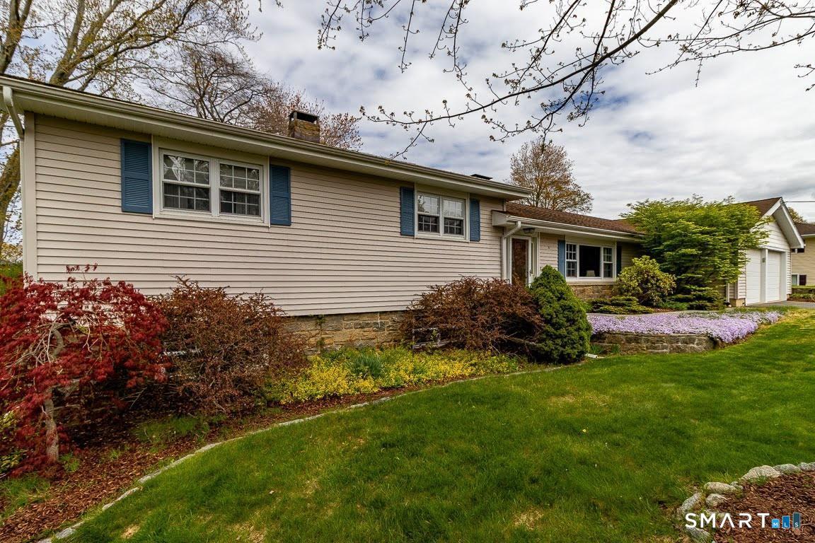 220 Oak Ridge Road Stratford, CT 06614 - Photo 2 of 40