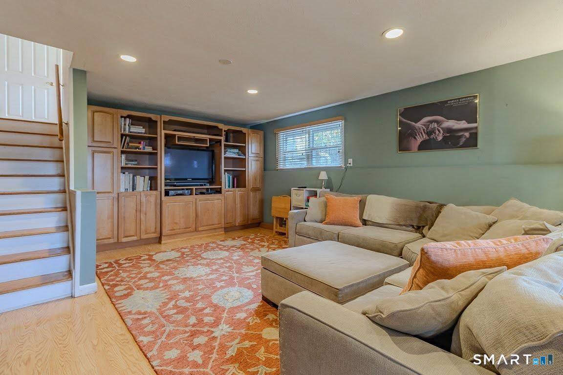220 Oak Ridge Road Stratford, CT 06614 - Photo 24 of 40