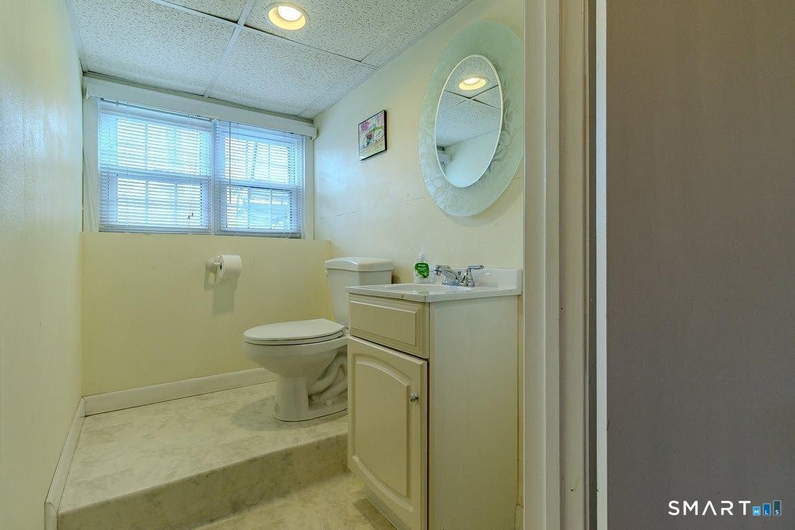 220 Oak Ridge Road Stratford, CT 06614 - Photo 28 of 40