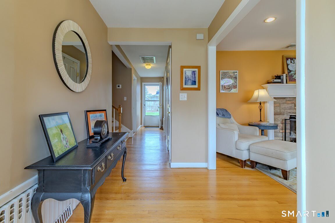 220 Oak Ridge Road Stratford, CT 06614 - Photo 3 of 40