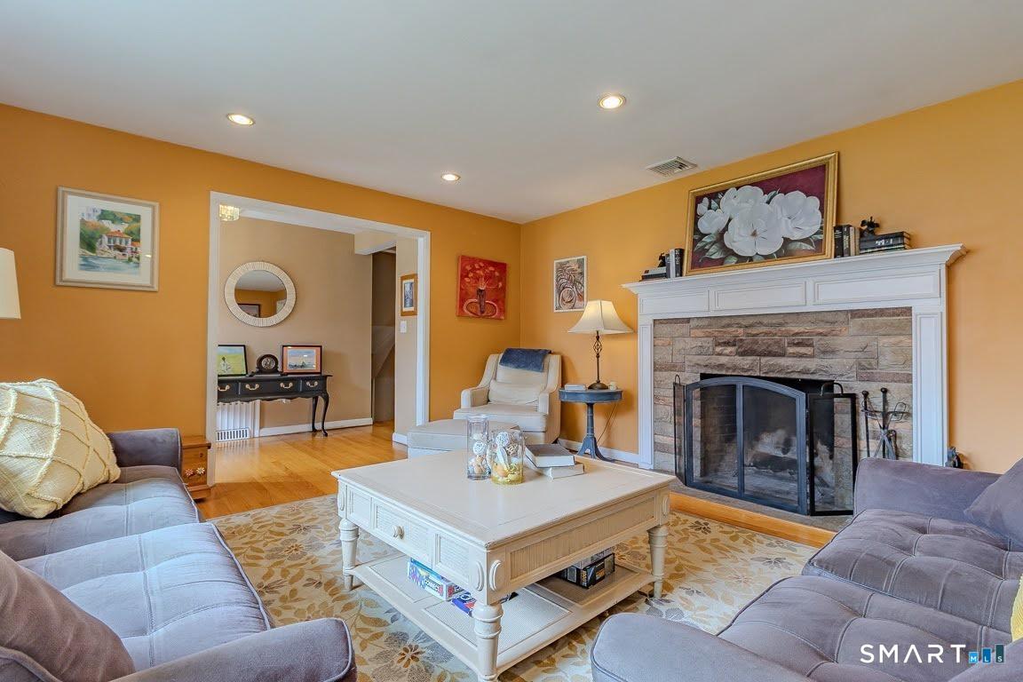 220 Oak Ridge Road Stratford, CT 06614 - Photo 6 of 40