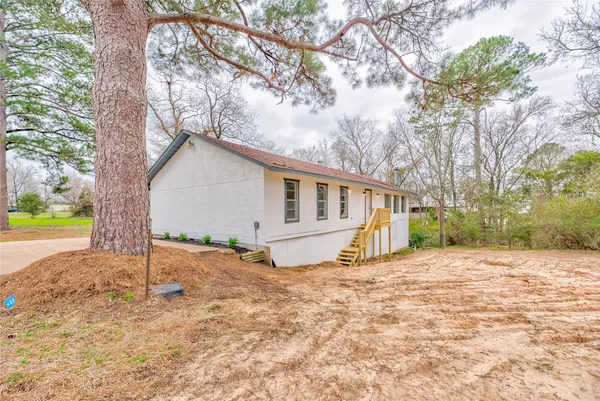$1,695 | 145 West Houston Avenue, Onalaska, TX 77360