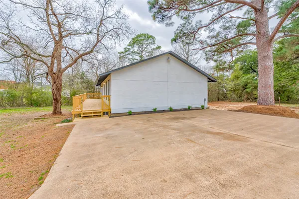 $1,695 | 145 West Houston Avenue, Onalaska, TX 77360