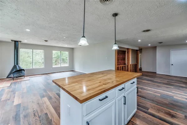 $1,695 | 145 West Houston Avenue, Onalaska, TX 77360