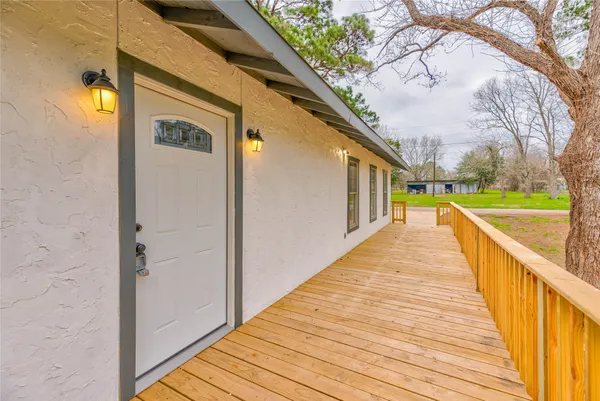 $1,695 | 145 West Houston Avenue, Onalaska, TX 77360