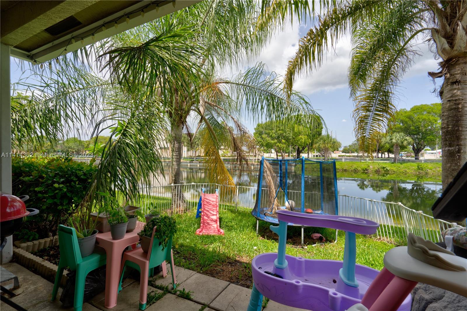 5894 Abbey Road Tamarac, FL 33321 - Photo 7 of 48