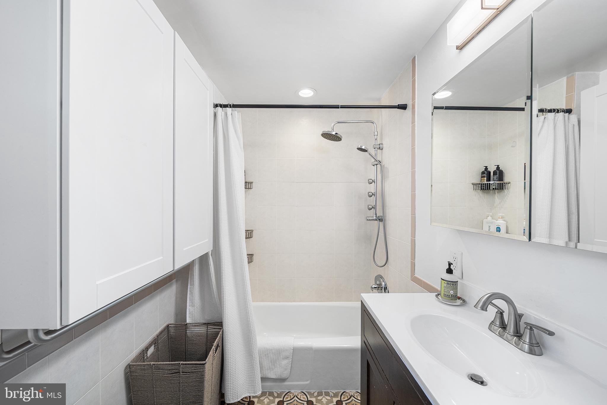 2425 Sepviva Street Philadelphia, PA 19125 - Photo 22 of 34 a bathroom with a tub and a sink