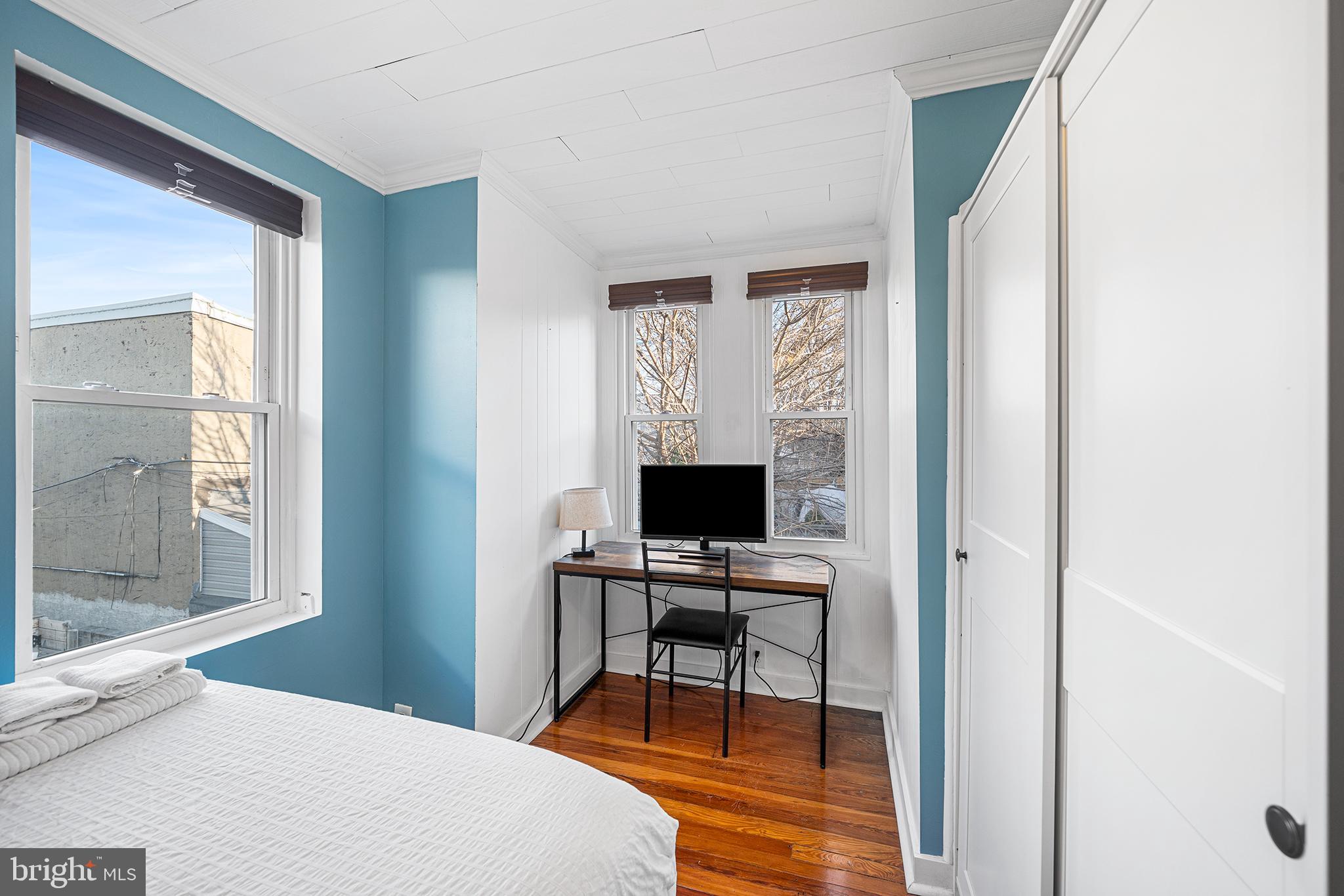 2425 Sepviva Street Philadelphia, PA 19125 - Photo 24 of 34 a bedroom with a workspace