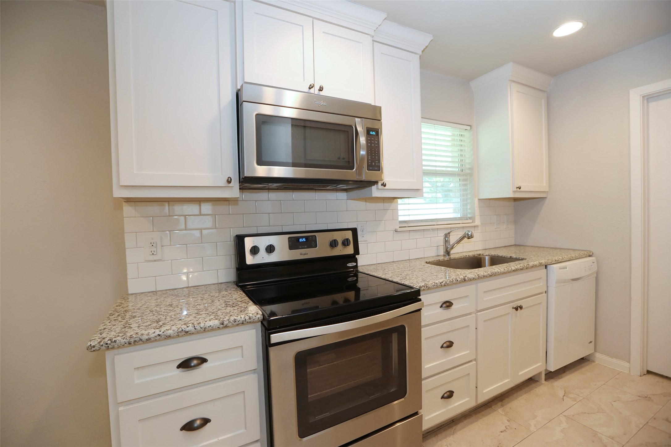 6123 Grape Street Houston, TX 77074 - Photo 5 of 18