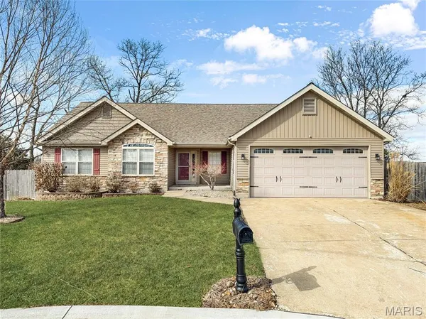$340,000 | 215 Hunters Chase Street, Winfield, MO 63389