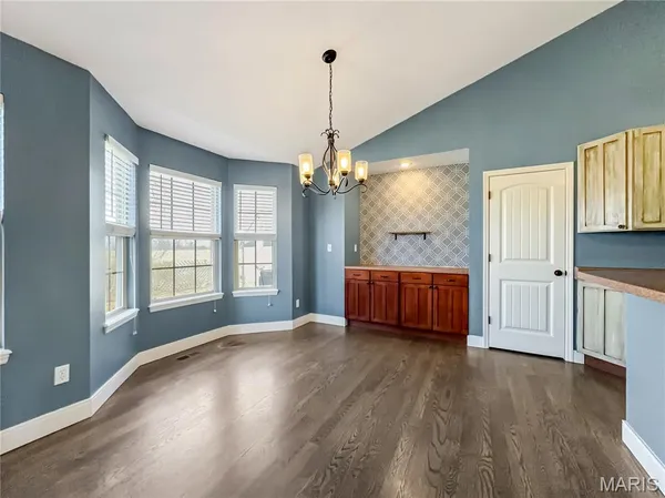 $340,000 | 215 Hunters Chase Street, Winfield, MO 63389