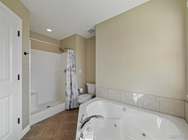 $340,000 | 215 Hunters Chase Street, Winfield, MO 63389