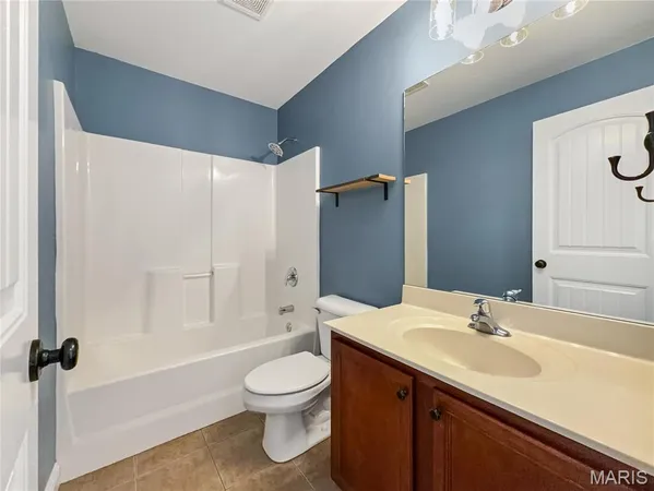 $340,000 | 215 Hunters Chase Street, Winfield, MO 63389