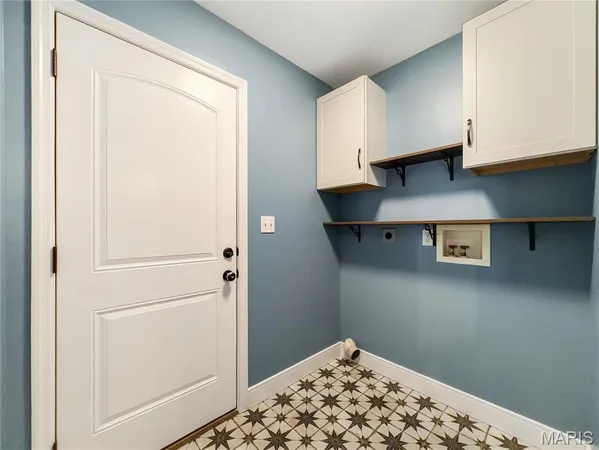 $340,000 | 215 Hunters Chase Street, Winfield, MO 63389