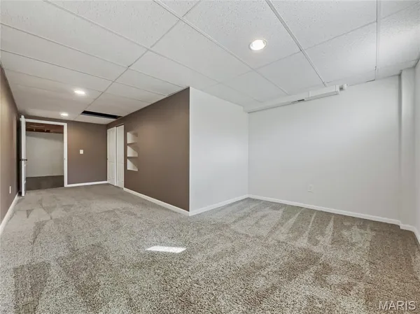 $340,000 | 215 Hunters Chase Street, Winfield, MO 63389