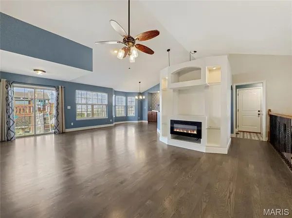 $340,000 | 215 Hunters Chase Street, Winfield, MO 63389