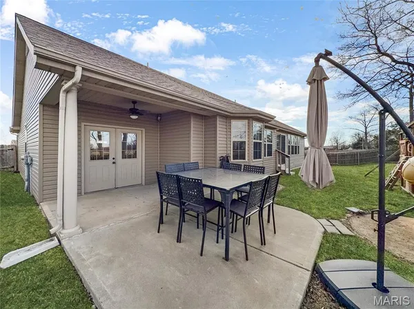 $340,000 | 215 Hunters Chase Street, Winfield, MO 63389