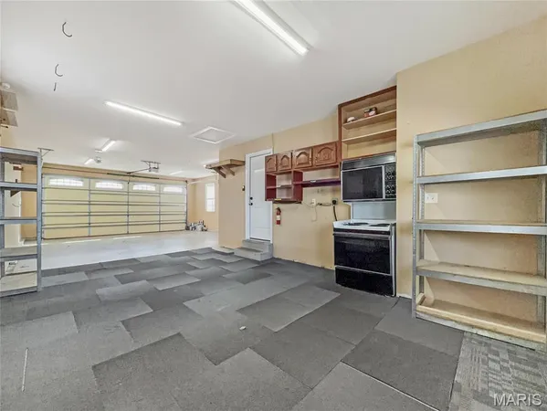 $340,000 | 215 Hunters Chase Street, Winfield, MO 63389