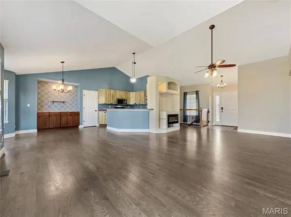 $340,000 | 215 Hunters Chase Street, Winfield, MO 63389