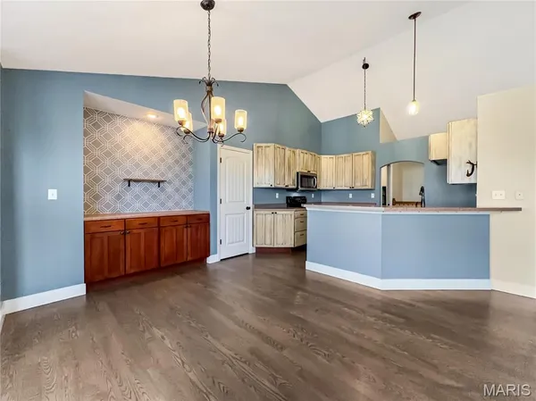 $340,000 | 215 Hunters Chase Street, Winfield, MO 63389