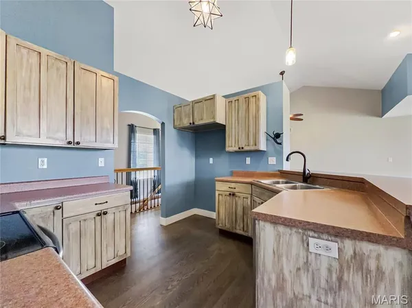 $340,000 | 215 Hunters Chase Street, Winfield, MO 63389
