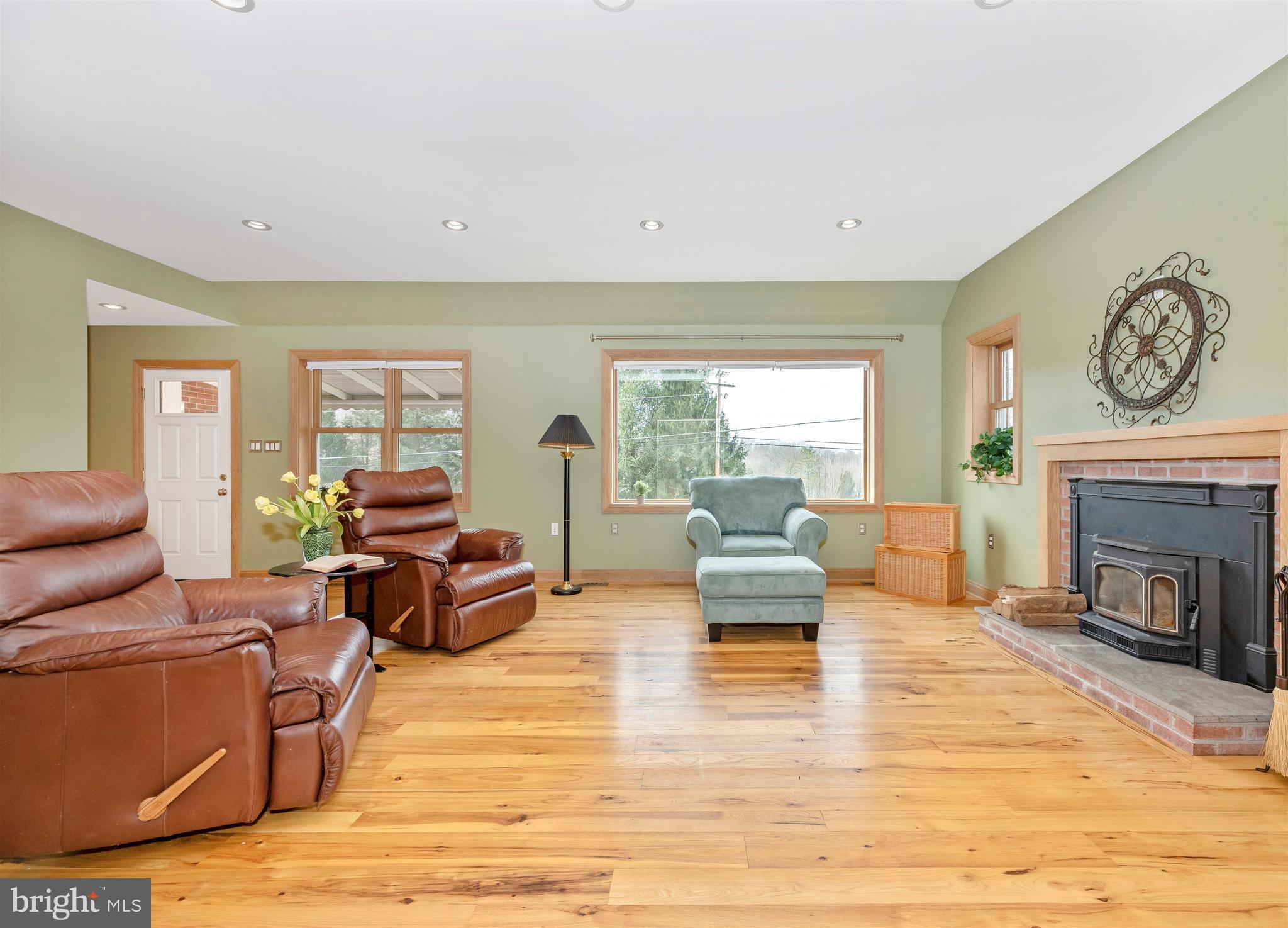 2805 Thurston Road Frederick, MD 21704 - Photo 7 of 71 The FP insert adds extra warmth and ambience