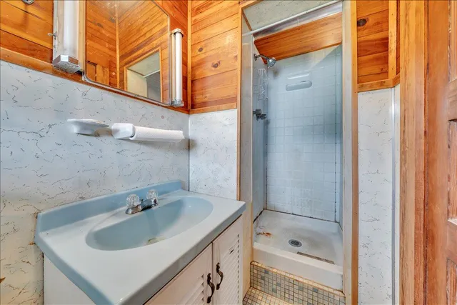 a view of a livingroom with furniture