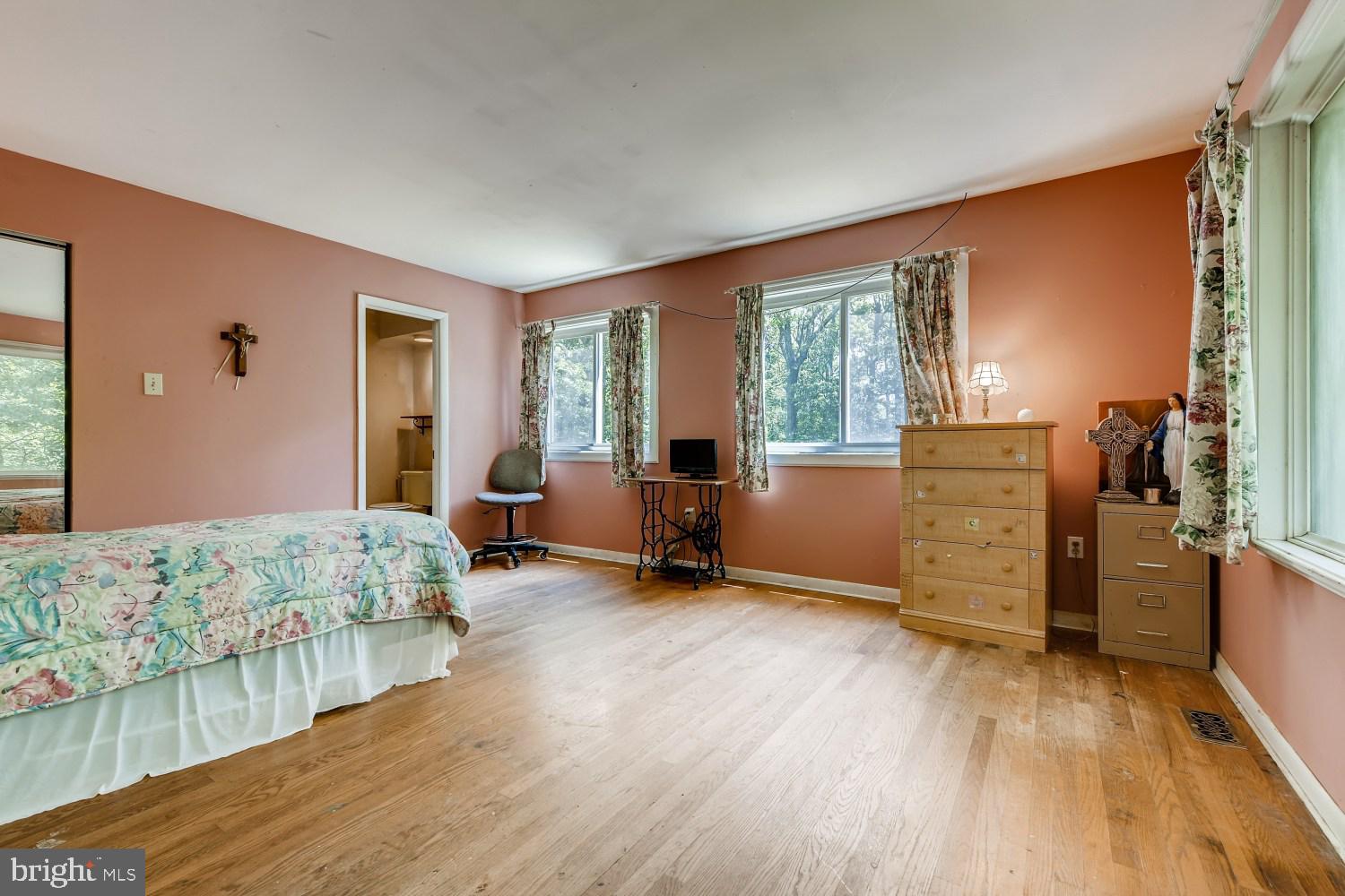 10833 Gambrill Park Road Frederick, MD 21702 - Photo 15 of 28 Gallery Image 15