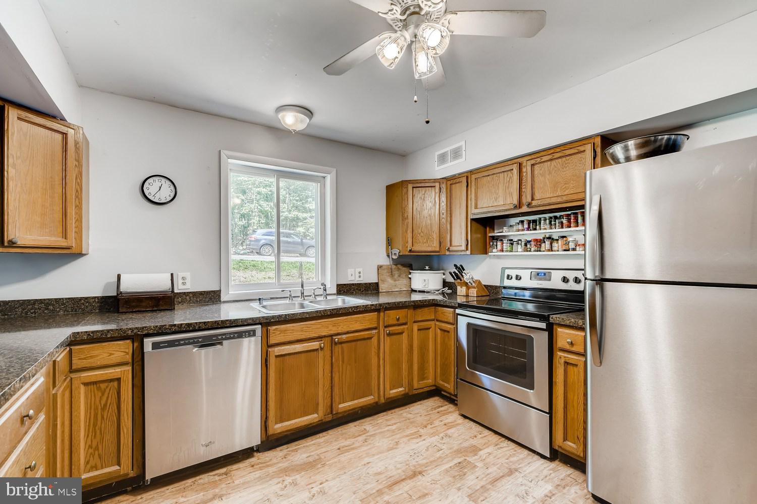 10833 Gambrill Park Road Frederick, MD 21702 - Photo 10 of 28 Gallery Image 10