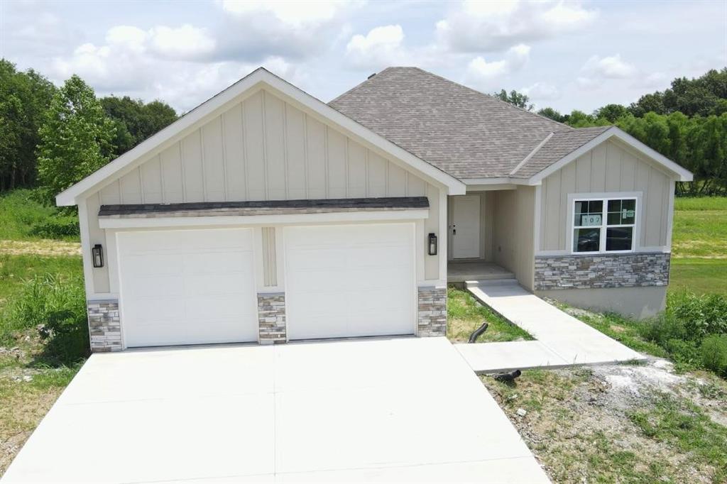 107 Johnson Circle Dearborn, MO 64439 - Photo 2 of 33