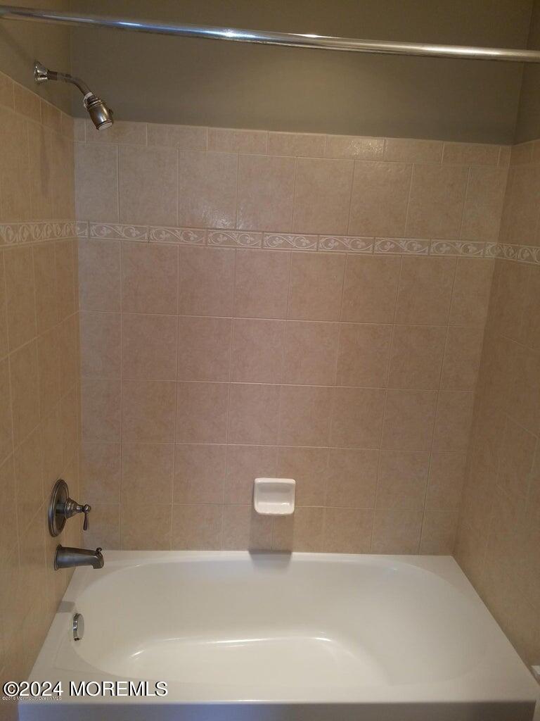 150 Brookfield Drive Jackson, NJ 08527 - Photo 35 of 41 a bathroom with a bathtub