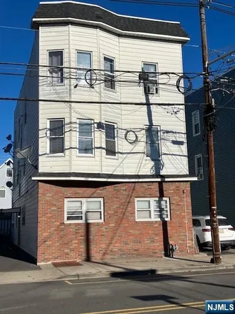 $1,900 | 433 Lanza Avenue, Unit 3, Garfield, NJ 07026