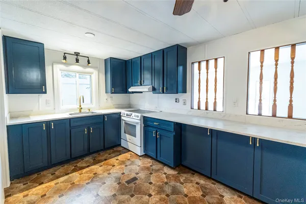 $160,000 | 525 Riverleigh Avenue, Unit P3, Riverhead, NY 11901