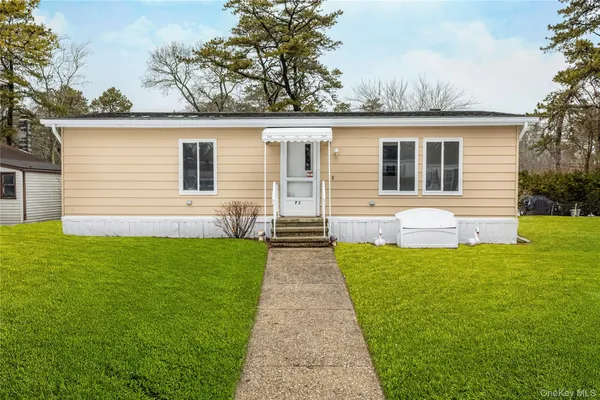 $160,000 | 525 Riverleigh Avenue, Unit P3, Riverhead, NY 11901